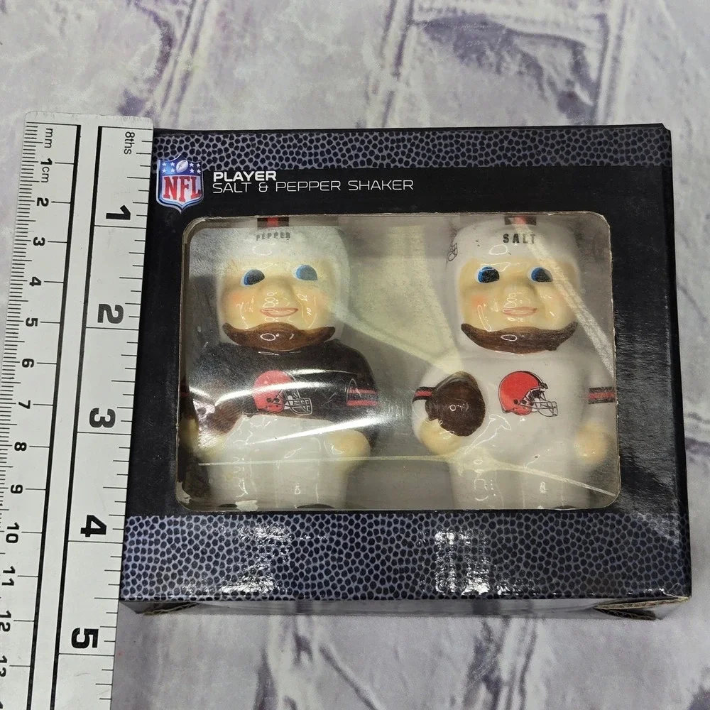 Vintage Cleveland Browns NFL Football Salt & Pepper Shaker Ceramic